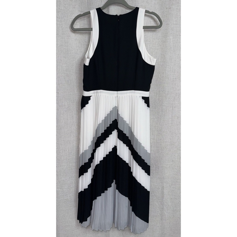 Banana Republic Women's Black White Gray Sleeveless Chevron Dress Pleated Size 6 - Picture 6 of 6